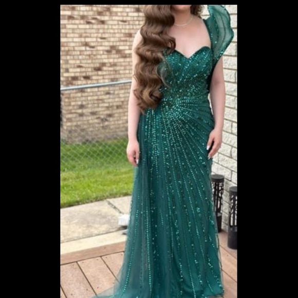 Emerald Green Dress - Picture 1 of 1